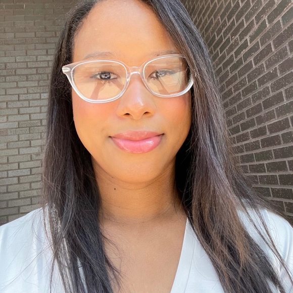 Meet your Posher, Briana - Picture 1 of 1